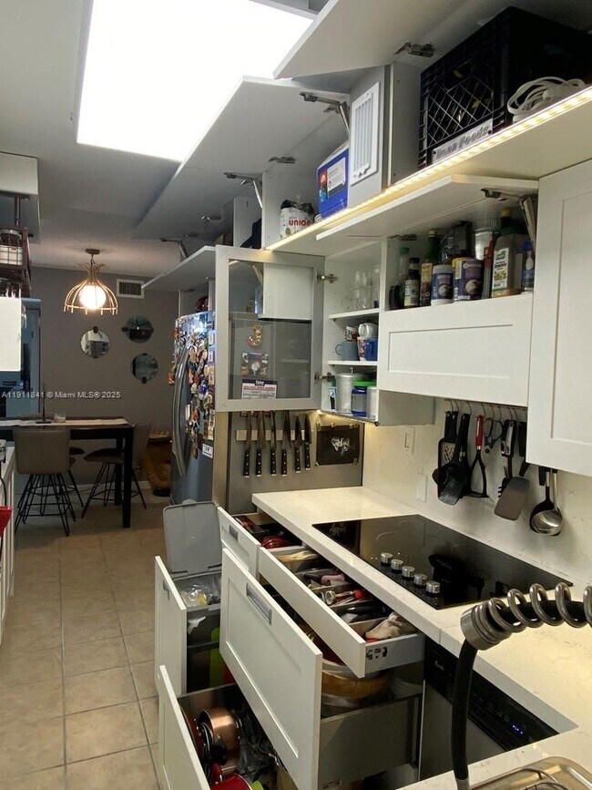 Building Photo - 1425 Arthur St