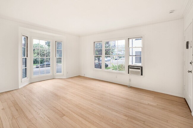 Building Photo - Spacious 1-Bedroom 1-Bath apartment in Los Feliz
