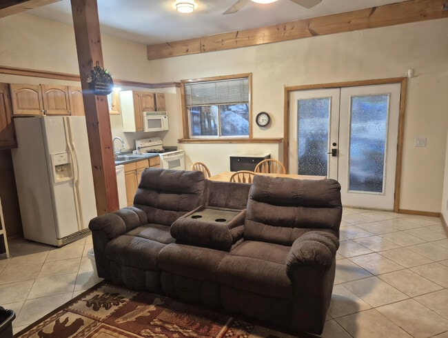 Building Photo - 17 King Arthur Dr