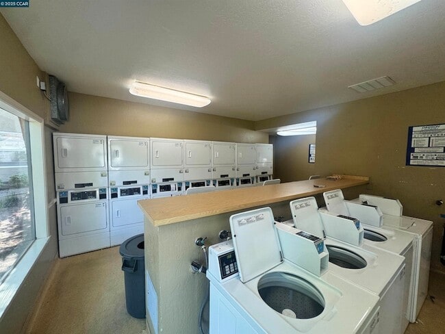 Building Photo - 1085 Murrieta Blvd