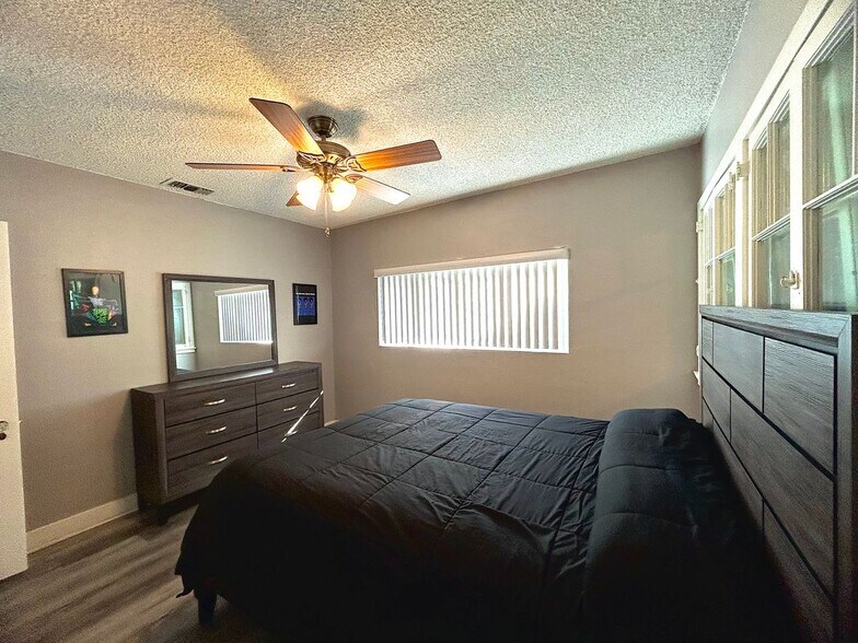 Building Photo - 3150 Lime St