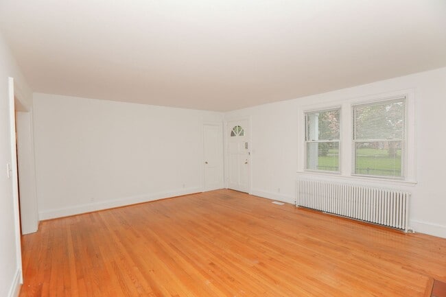 Building Photo - Beautiful Lake Home Rental in Norfolk!
