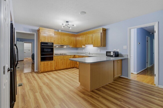 Building Photo - 1829 Martindale Dr