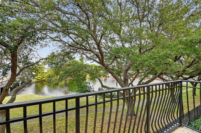 Building Photo - 2502 N Dixie Hwy