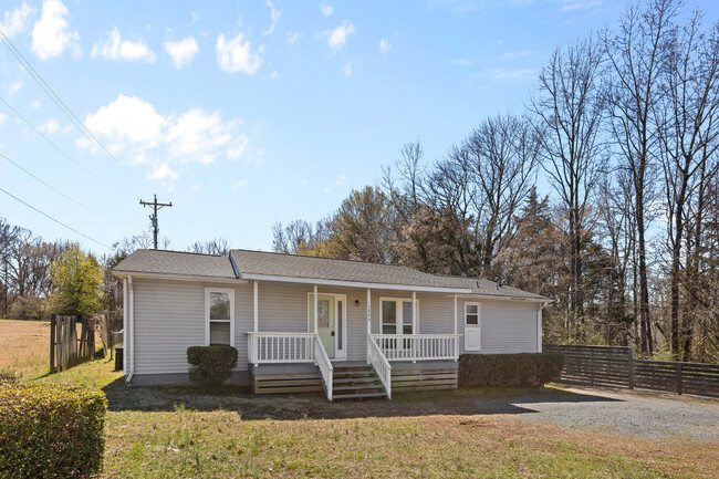 Building Photo - 1406 Pleasant Plains Rd