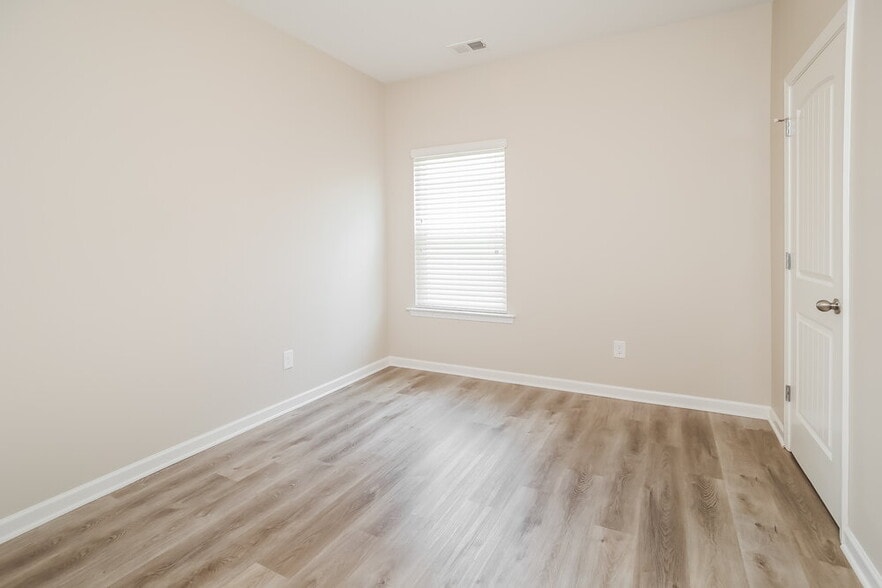 Building Photo - 194 Renford Rd