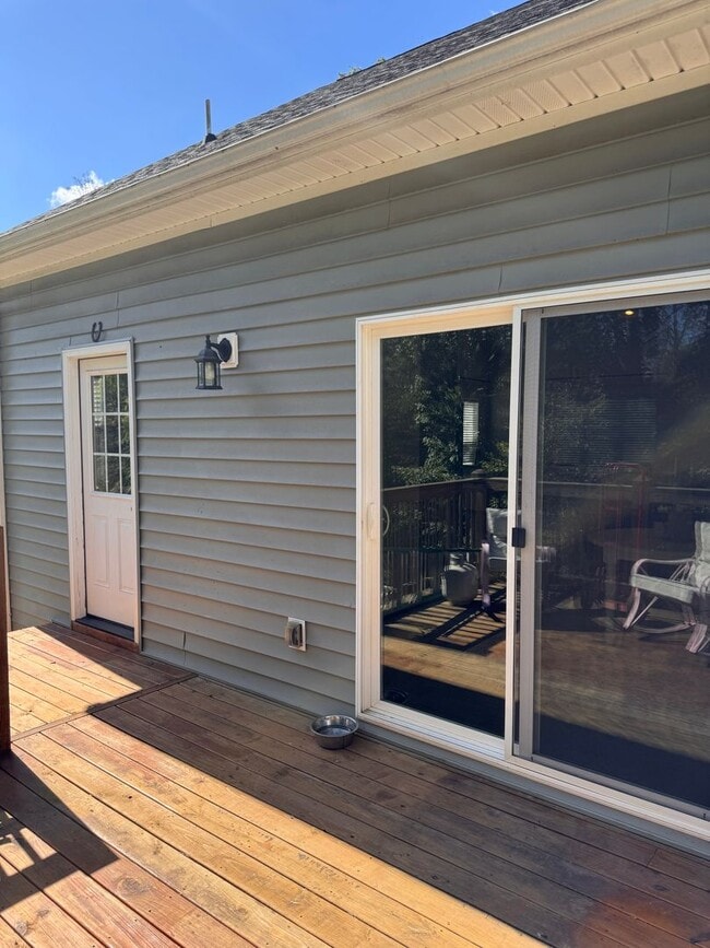Building Photo - 3 Bedroom || 2 Bathroom Home in Forest