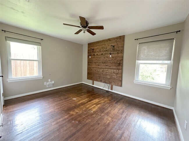 Building Photo - 4709 Lido Ln