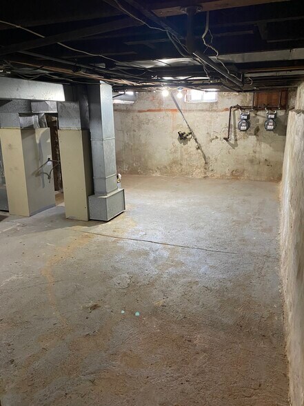 Basement - 2552 E Clearfield St