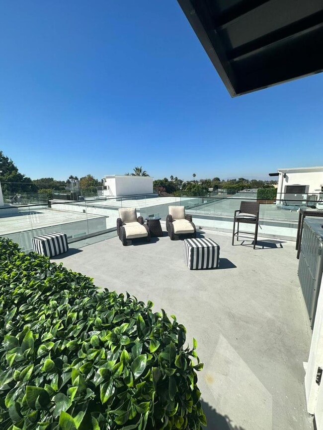 Building Photo - 4299 Tujunga Ave