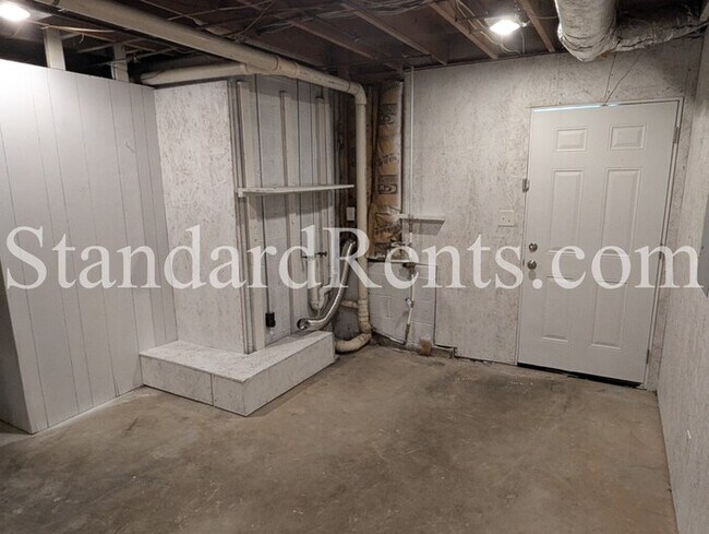 Building Photo - 610 Charity Ln SW