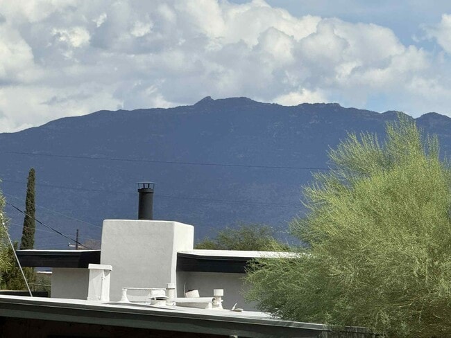 Building Photo - 8133 E 6th St