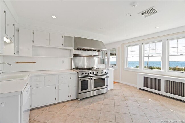 Building Photo - 23 Soundview Dr