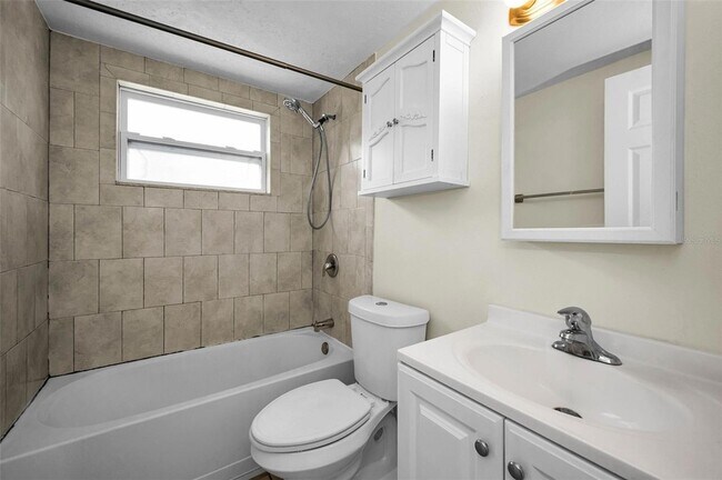 Building Photo - 7402 Country Club Dr