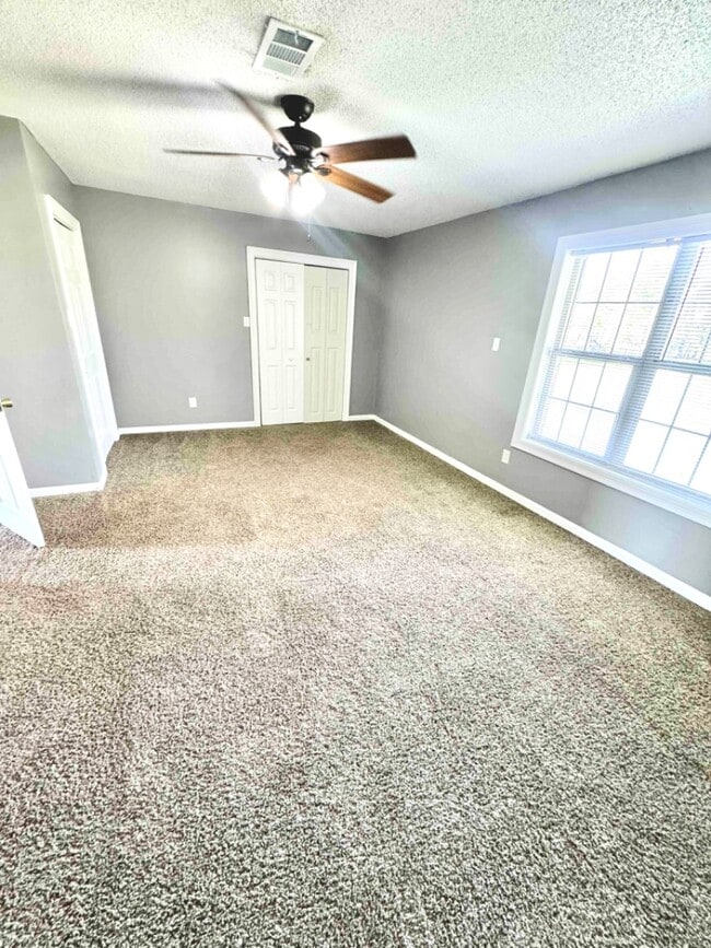 Building Photo - 446 W Parish Rd