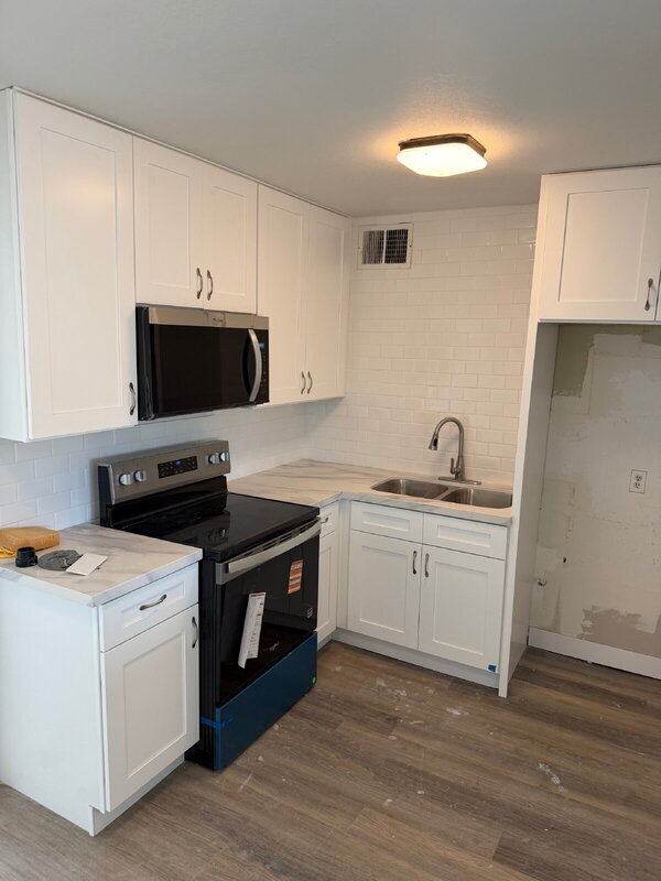 Building Photo - 390 W Lindbergh Ave