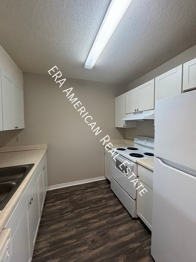 Building Photo - 520 Landview Dr