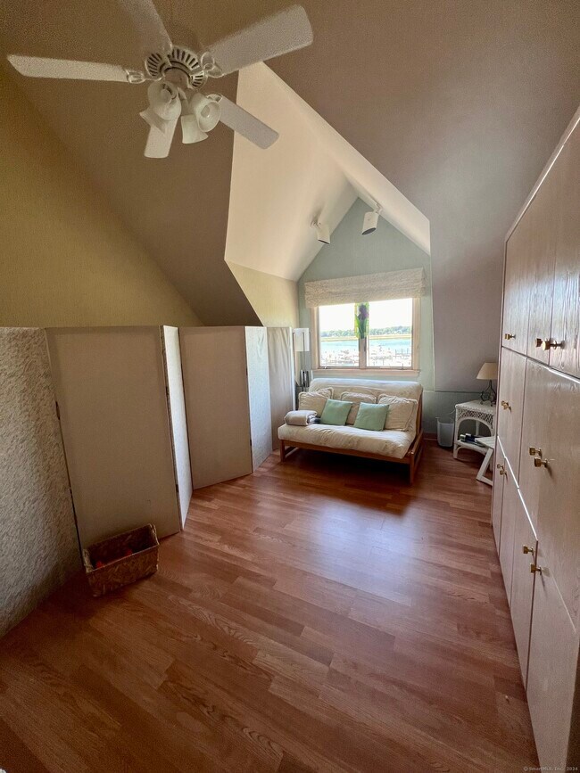 Building Photo - 131 Popes Island Rd