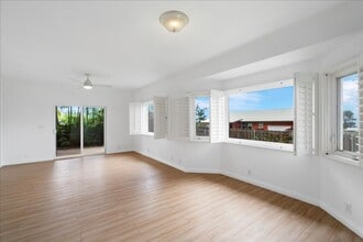 Building Photo - 3 Bed/ 2.5 Bath Two-Story Home with Yard and Garage