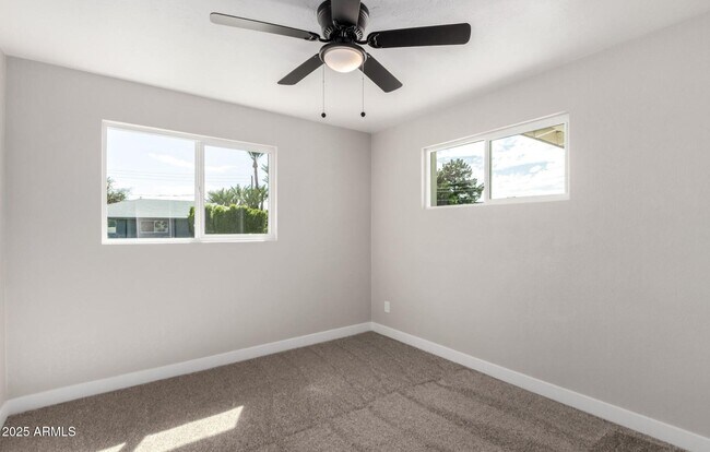 Building Photo - 4402 E Mitchell Dr