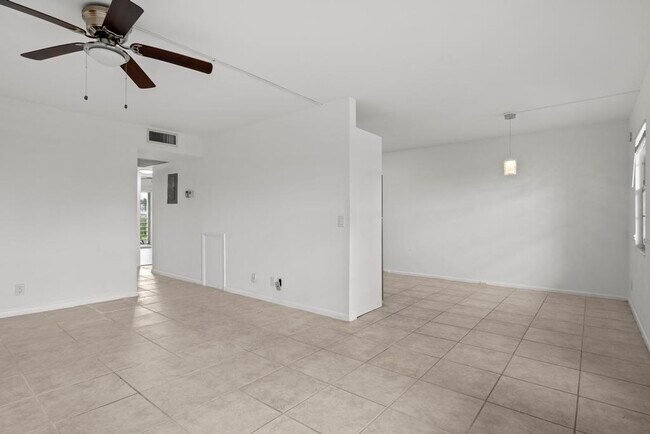 Building Photo - 2044 Hythe A