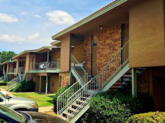 Toledo Terrace Apartments - Courtyard Villas