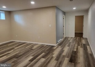 Building Photo - 558 Lincoln Hwy E