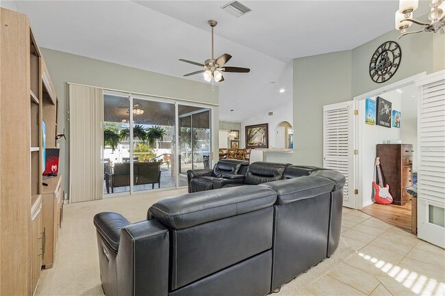 Building Photo - 810 SW 10th Pl