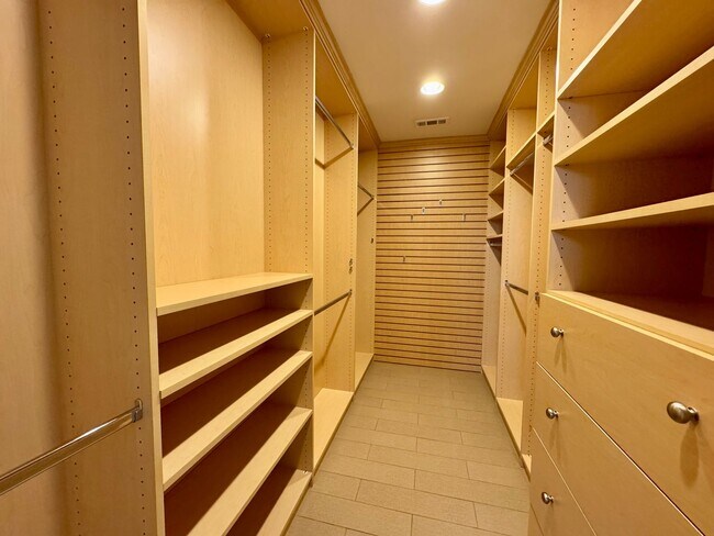Building Photo - Magnificent views! Completely Private! One...