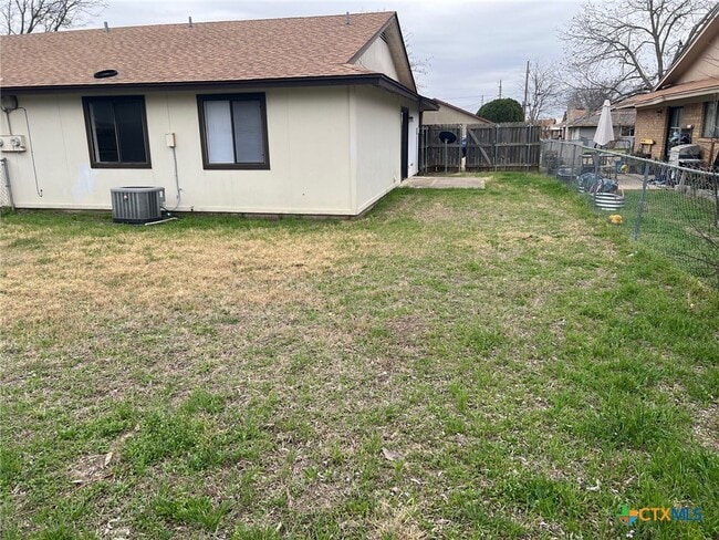 Building Photo - 2406 Shoemaker Dr