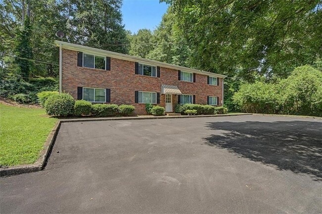 Building Photo - 2430 Coosawattee Dr NE