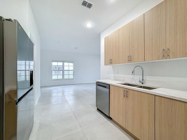 Building Photo - Townhouse For Lease in Saint Cloud