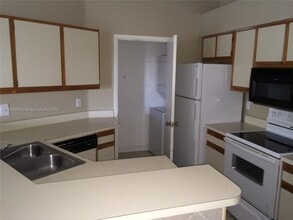 Building Photo - 9999 Summerbreeze Dr