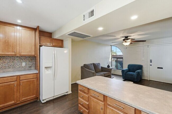 Building Photo - Charming Furnished, 55+ Community in Green Valley!