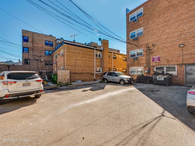 Building Photo - 7241 N Ridge Blvd