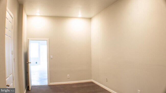 Building Photo - 112 W Coal St