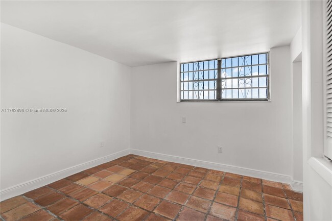 Building Photo - 7899 NE Bayshore Ct