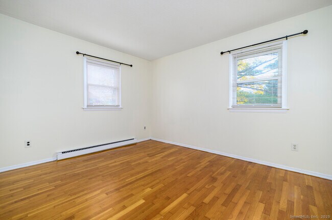 Building Photo - 922 Shippan Ave