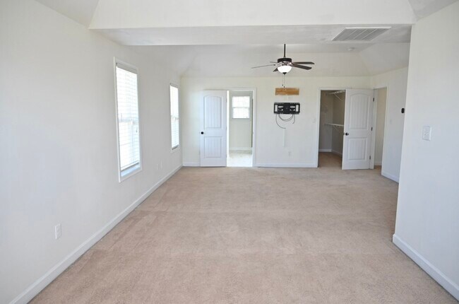 Building Photo - 579 Wedgefield Dr