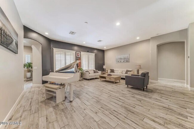 Building Photo - 1221 E Kramer Cir