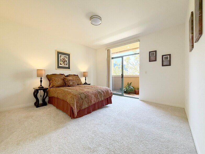 Building Photo - 144 S 3rd St