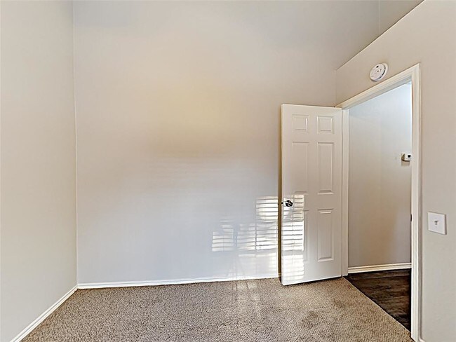 Building Photo - 2525 Country Creek Ln