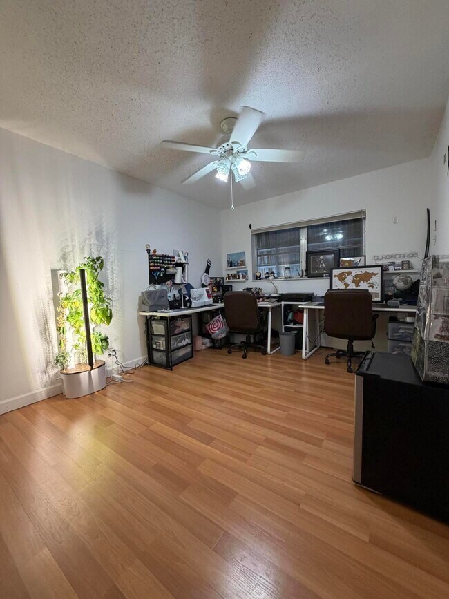 Building Photo - 1300 N 17th Ave