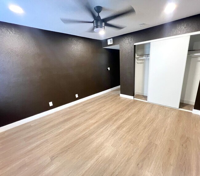 Building Photo - Recently remodeled 2-bed, 2-bath unit for rent in North Las Vegas!