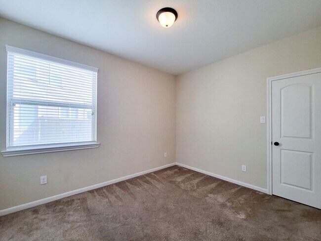 Building Photo - NEW 3 BEDROOM 2.5 BATH 2 CAR GARAGE HOME I...