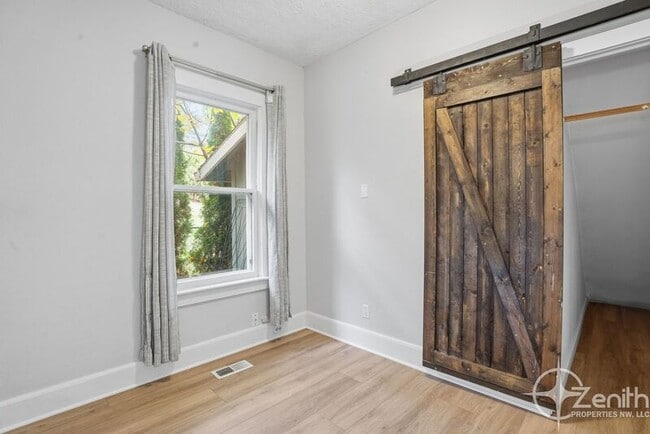 Building Photo - 1321 NW Drake Way