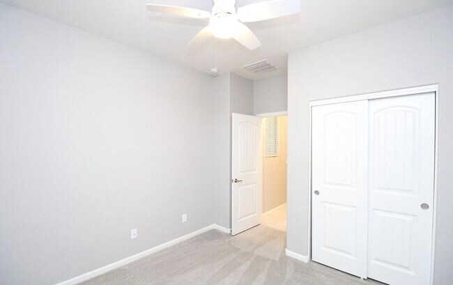 Building Photo - Stunning 3-bedroom, 3-bathroom home located in the heart of Peoria, AZ.