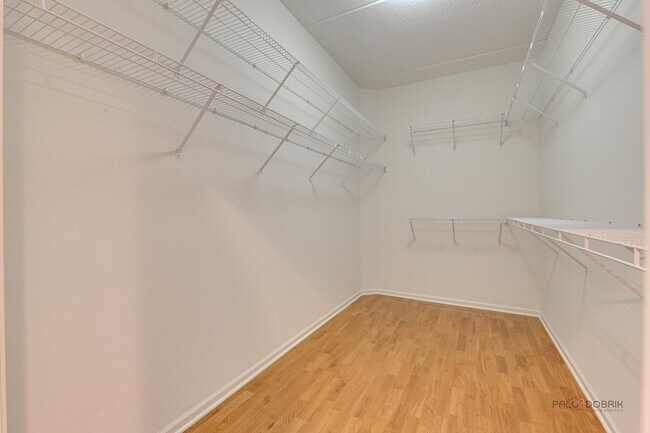 Building Photo - 799 Graceland Ave