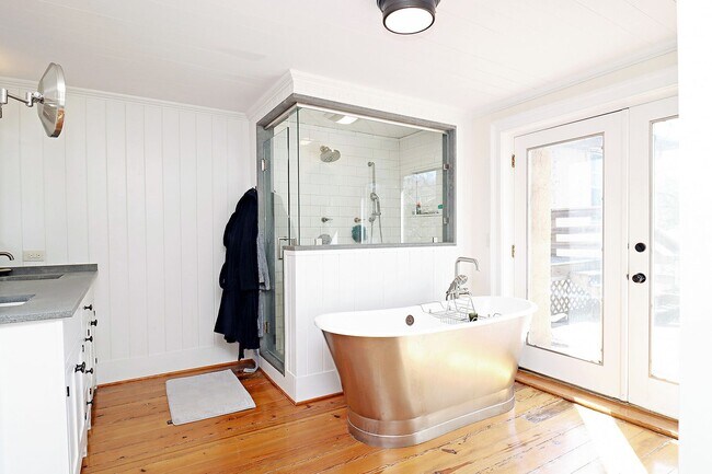 Building Photo - Beautifully Restored Ivy Residence, Fully Furnished with Utilities Included