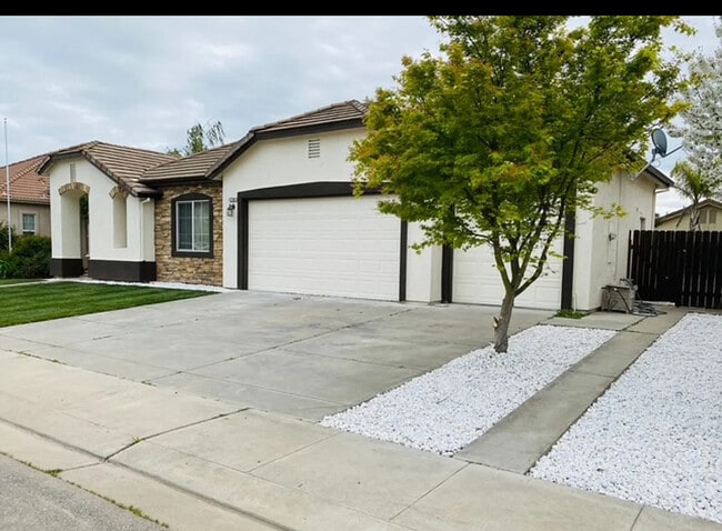 Building Photo - 1065 Garden Gate Dr